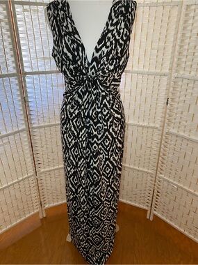 Black and White NY Collection V-Neck Maxi Dress size L